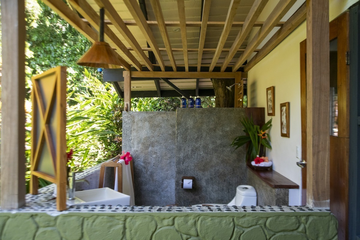 Bathroom Tiskita Jungle Lodge