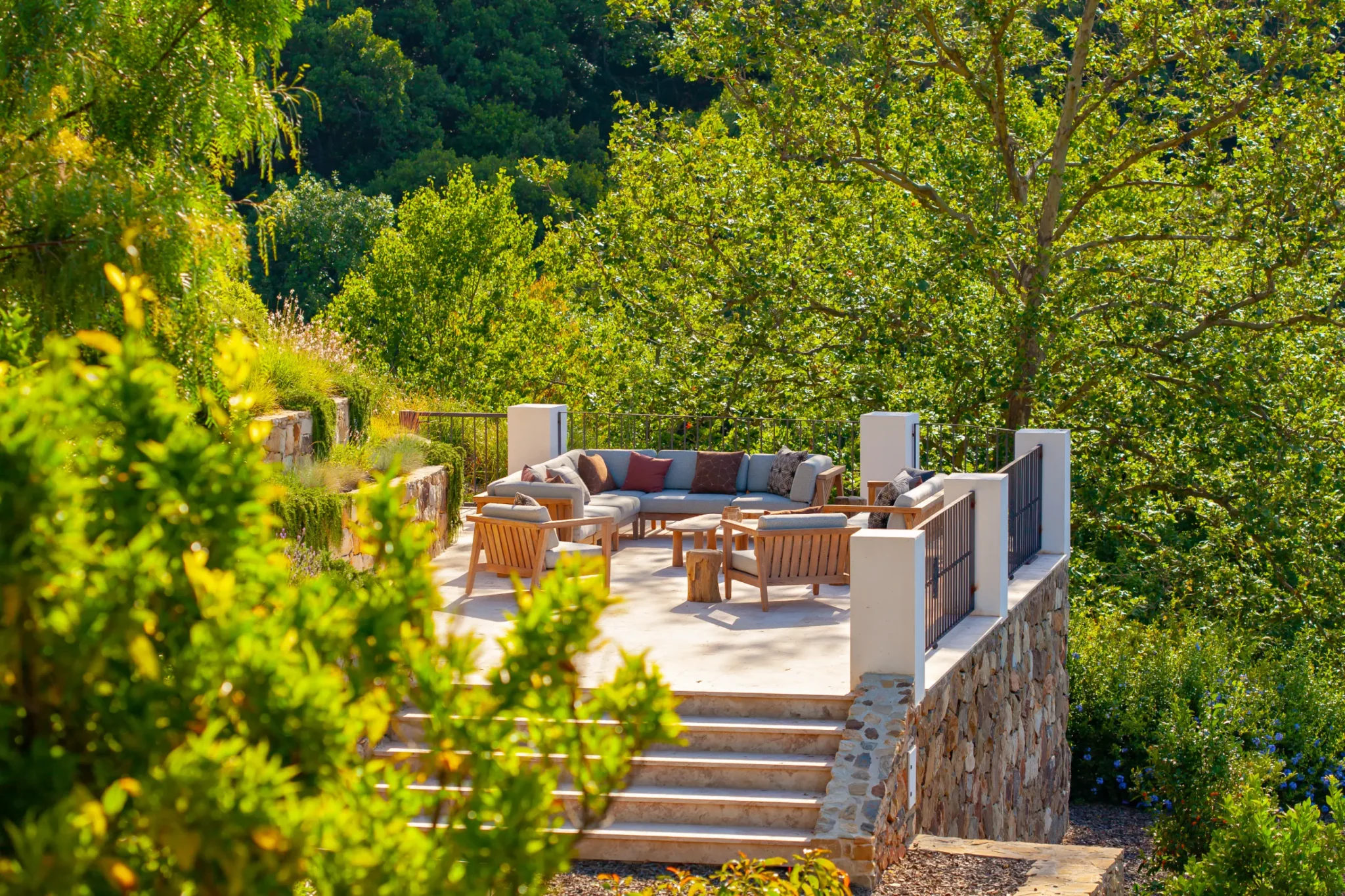 Yoga Retreat Location mit Pool